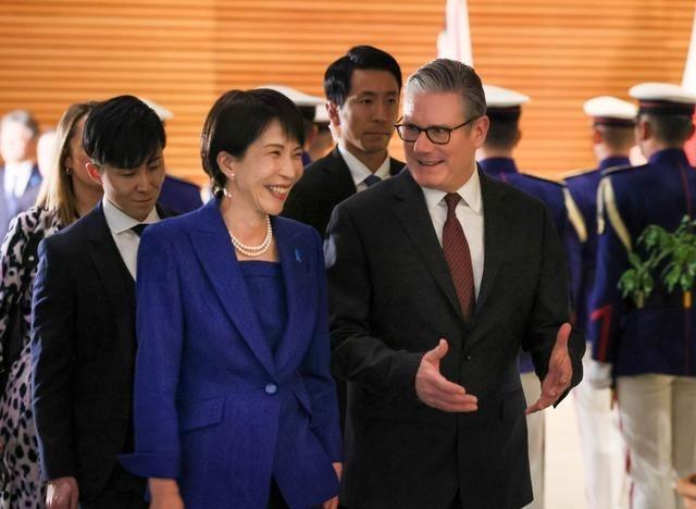 日本驻澳大利亚大使山上信吾2月1日发文说：“希望英国首相斯塔默现在应该能够分辨朋