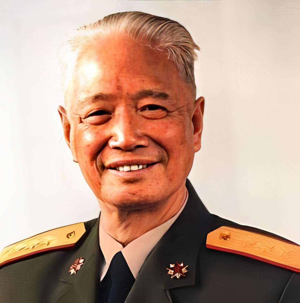 历任总后勤部长中，谁的成就最大？
论军衔，成就最大的是黄克诚，他在1951年兼任