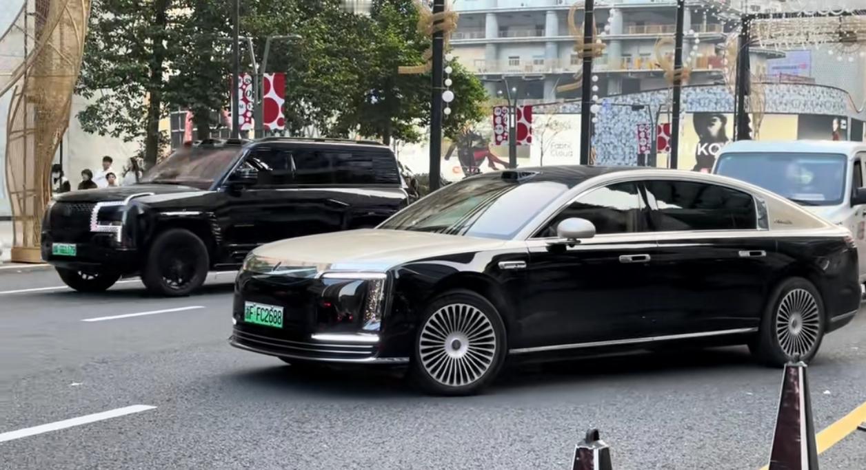 名画！尊界S800、仰望U8两大中国神车同框！一个创造中国百万级轿车历史，一个创