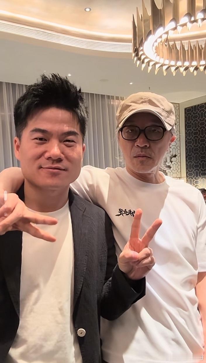 周星驰质疑董宇辉看大话西游500遍董宇辉坦言反复重温影片五百遍，星爷当场表示难以