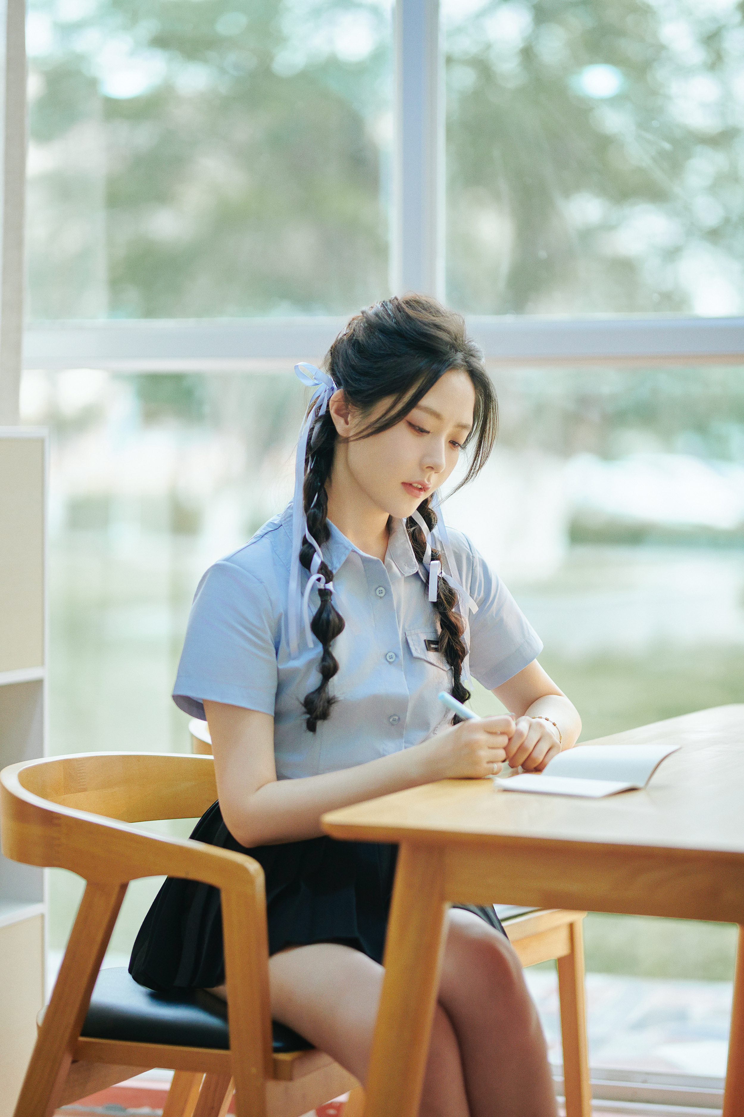 王艺瑾双马尾造型，青春活力满满的美少女。王艺瑾