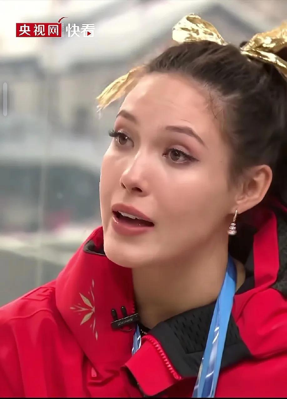 谷爱凌最忠诚的粉丝就是她的妈妈，时时刻刻都陪伴在她身边，妈妈总是第一时间就拥抱她