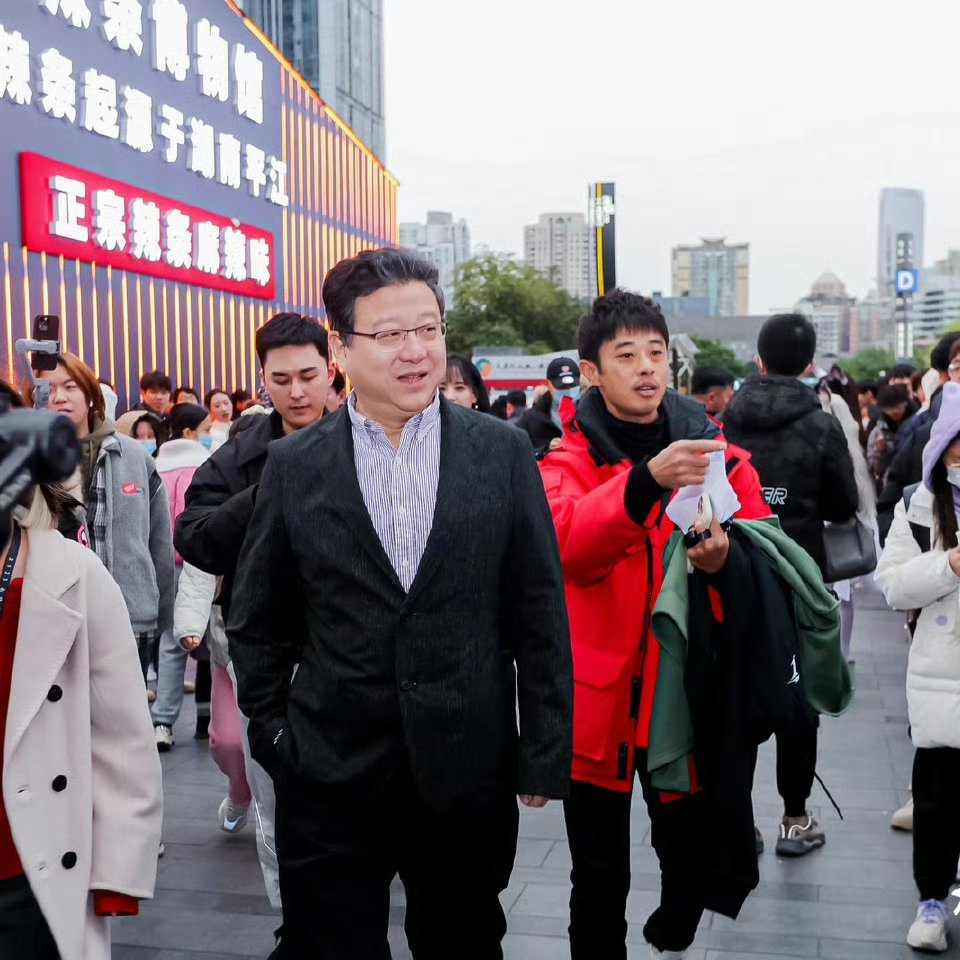 #丁磊任命一玩家为网易股东#好喜欢这样的感觉，看来得好好支持一下了#丁磊送大学生