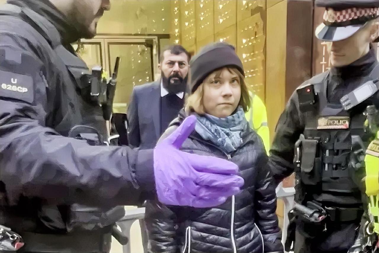 “环保少女”——瑞典环保活动家格蕾塔·通贝里在12月23日于伦敦市中心因支持巴勒