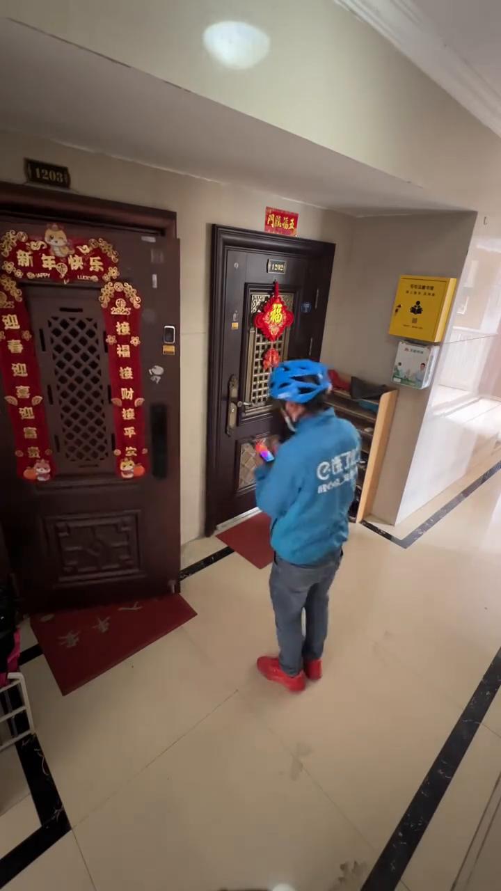 我靠，这么快，我还没拍照。这1203吗？对。这么快，没拍到。