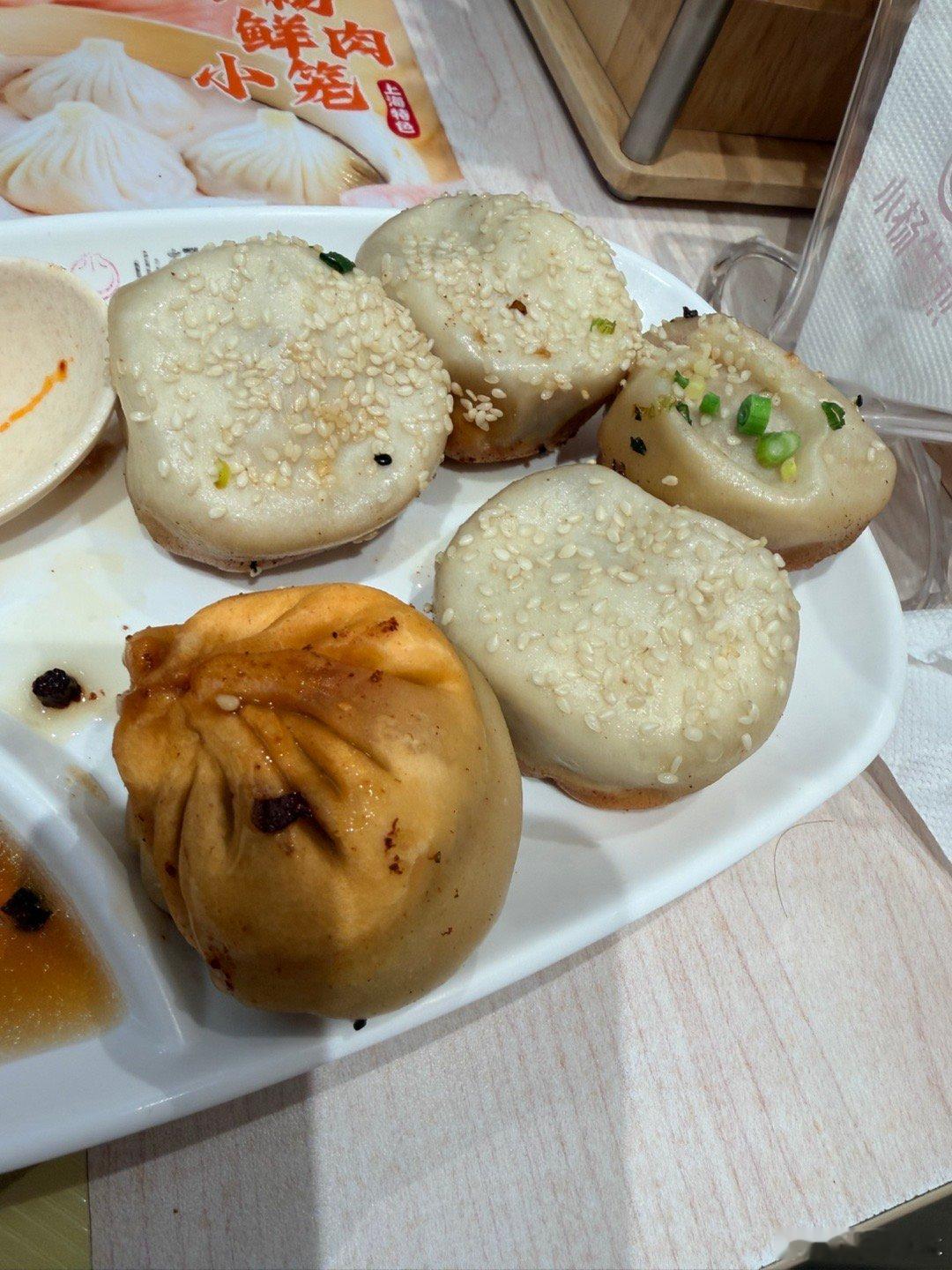 每次开江浙沪  我最爱的早餐生煎北京的我吃过  不好吃还得是江浙沪 