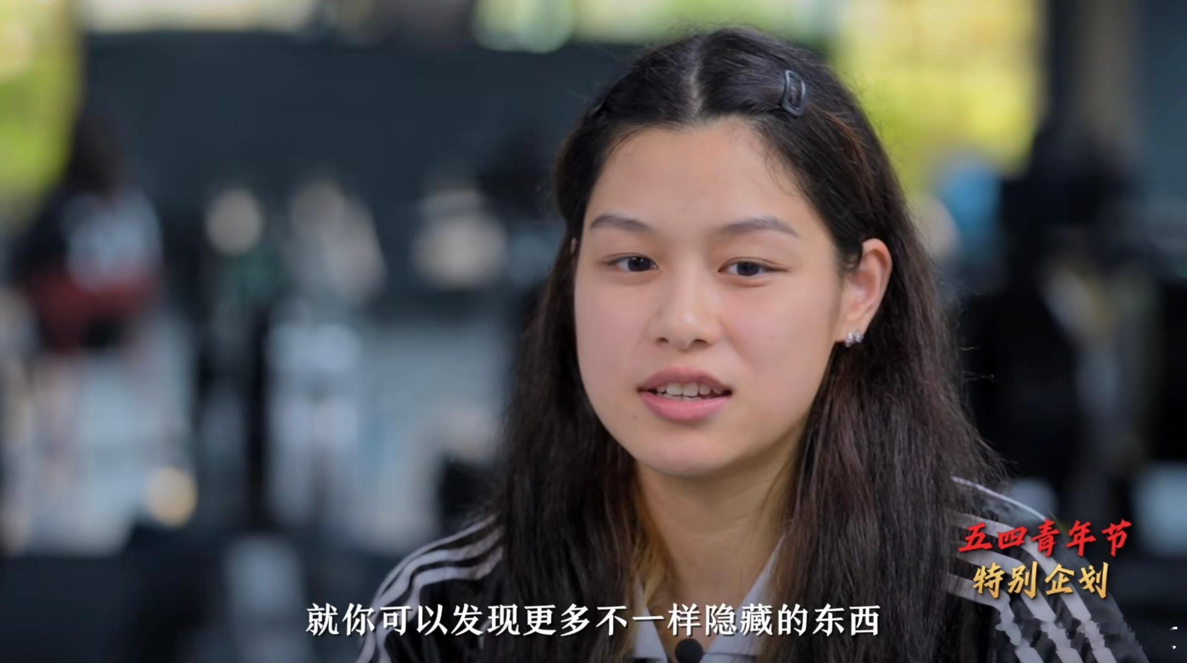 余依婷称想成为传奇游泳运动员从怕水女孩到泳坛闪耀新星，余依婷完成了不可思议的蜕变