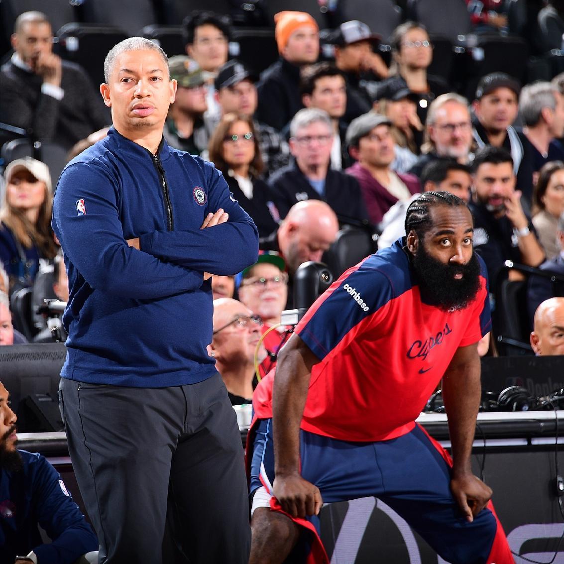 快船目前取得3胜7负，这3胜也很玄乎：
1、快船（主场）129-102太阳
2、