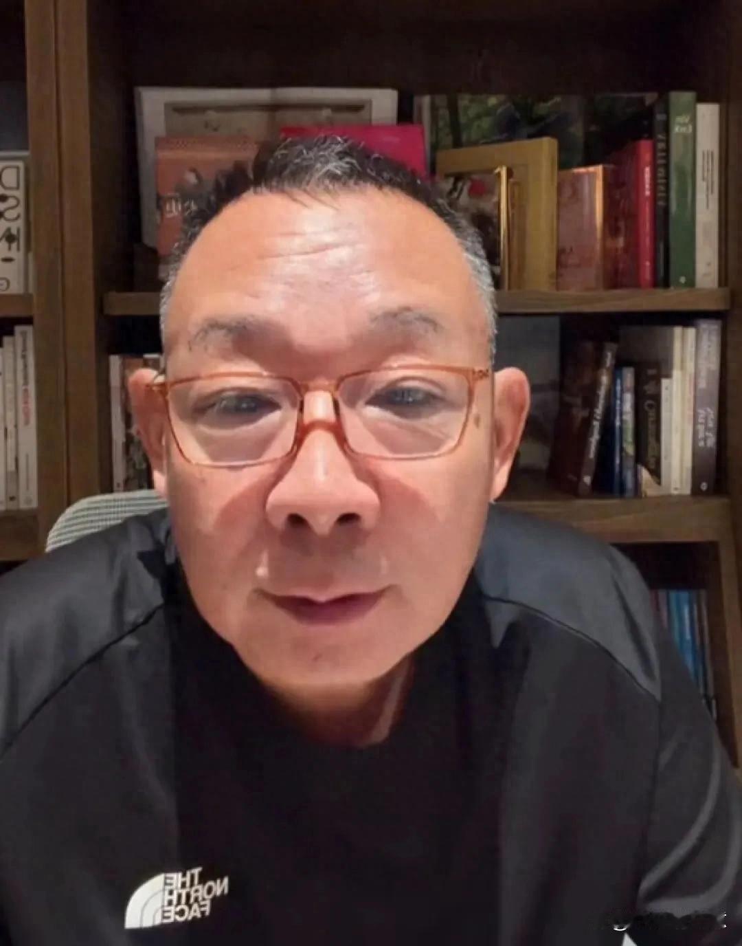 于东来怒斥艺人扎堆搞直播：大家若都去线上，优质影视谁拍？各行各业皆被误导，此乃极