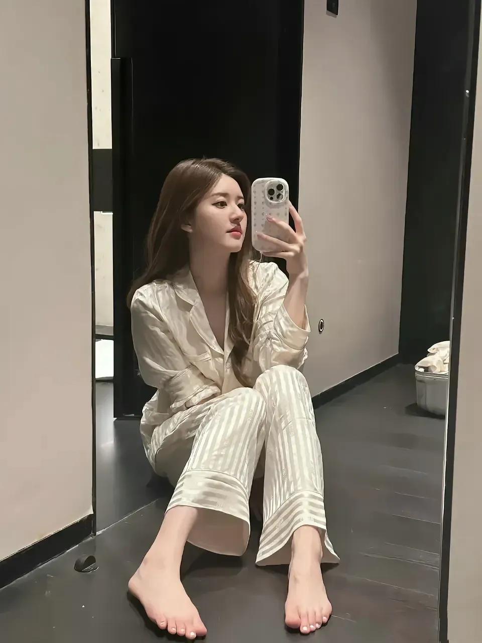 华为：遥遥领先
小米：碉堡了
一加：手感真踏马的爽
iqoo：我负责抖你负责稳
