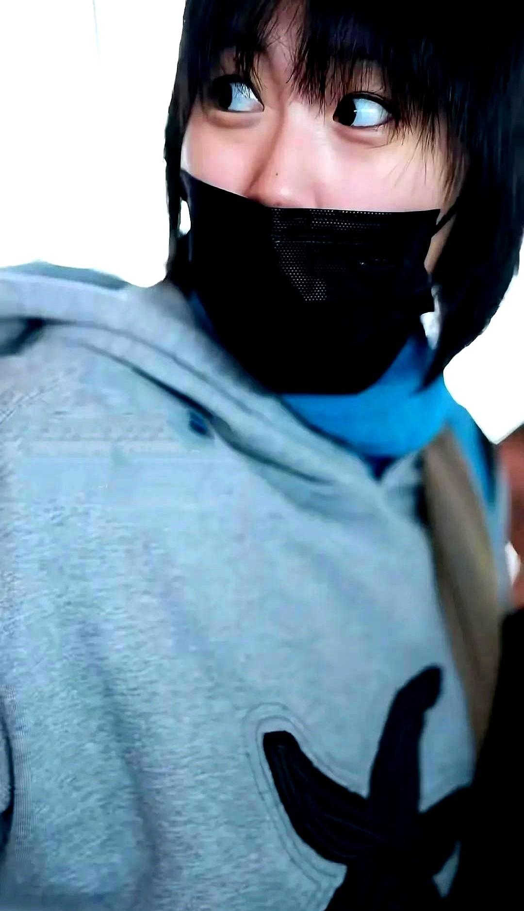 我错了，我们都看错了窦靖童！

以前总觉得她就是窦唯的复刻版，叛逆、不羁，满身都