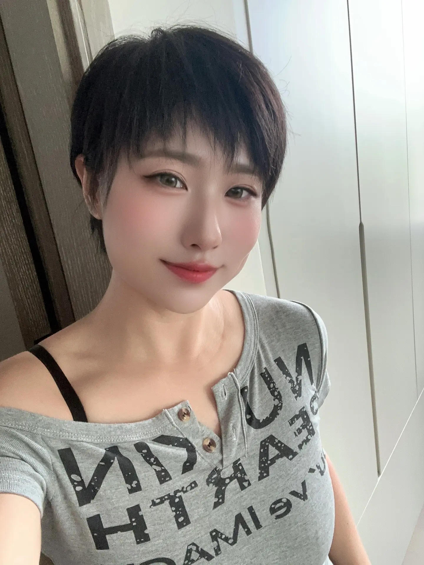 亲一个。