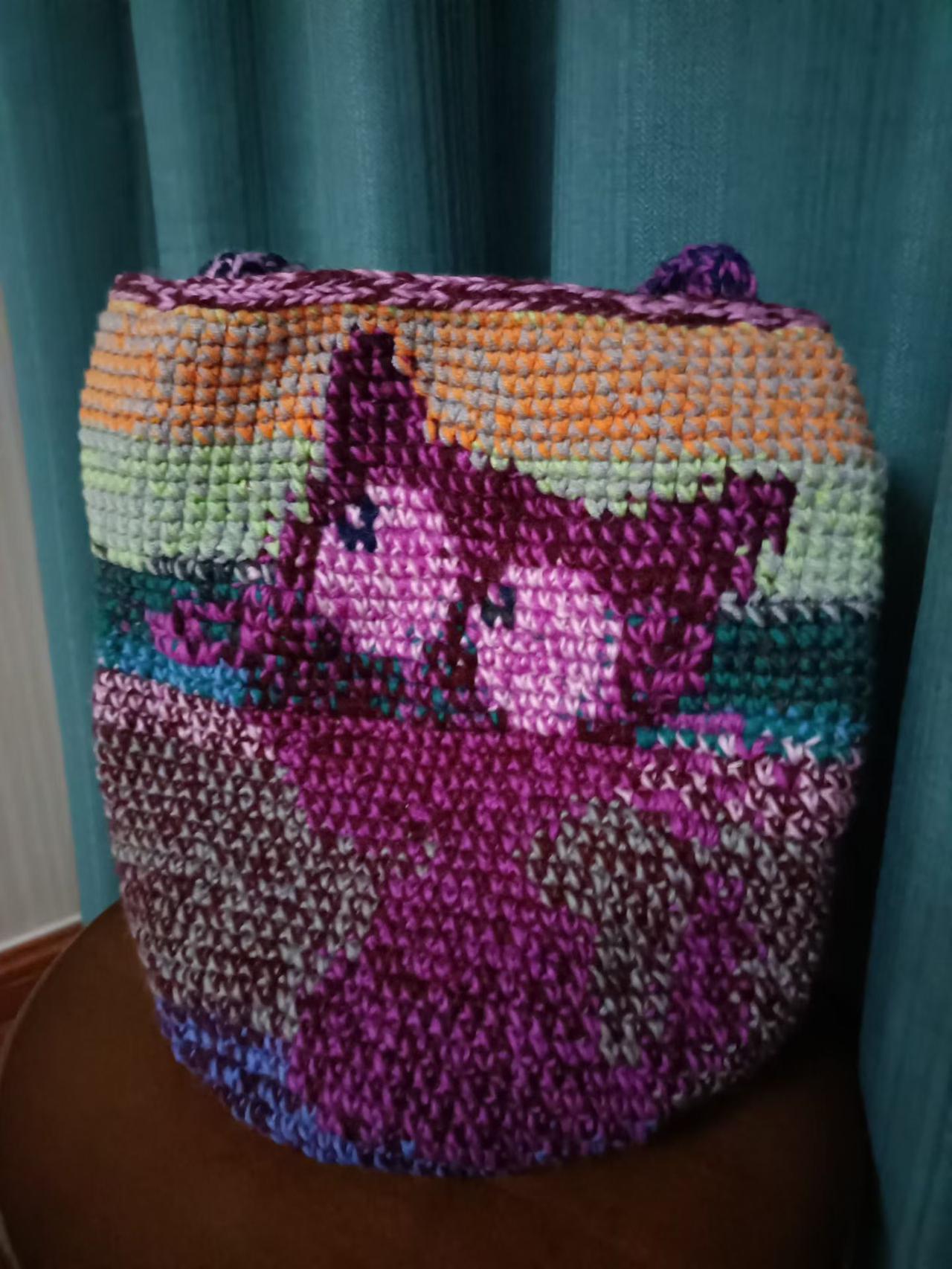 手工编织的梦幻独角兽包包，色彩斑斓，充满童趣！