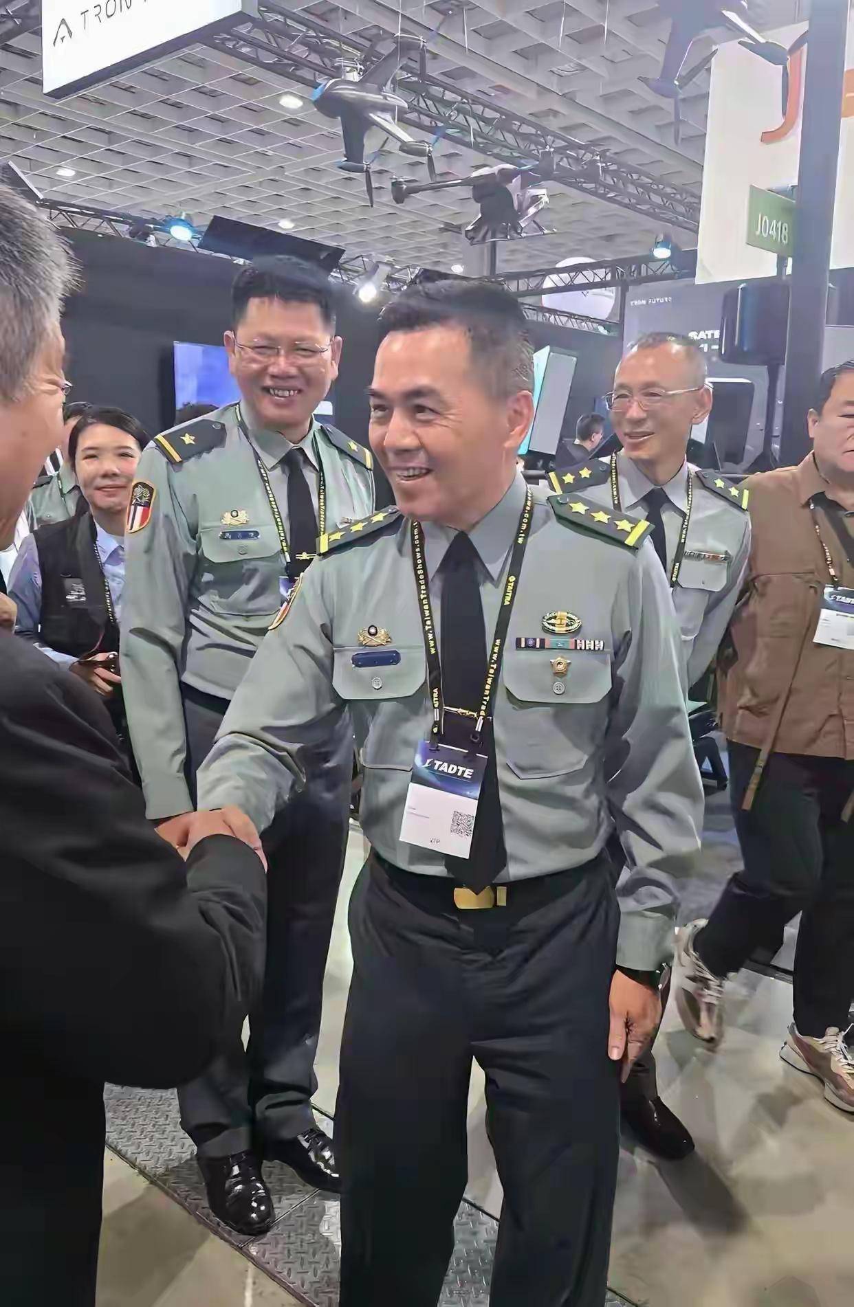 这肩上三颗星的军人，属于什么军衔，有知道的没有。