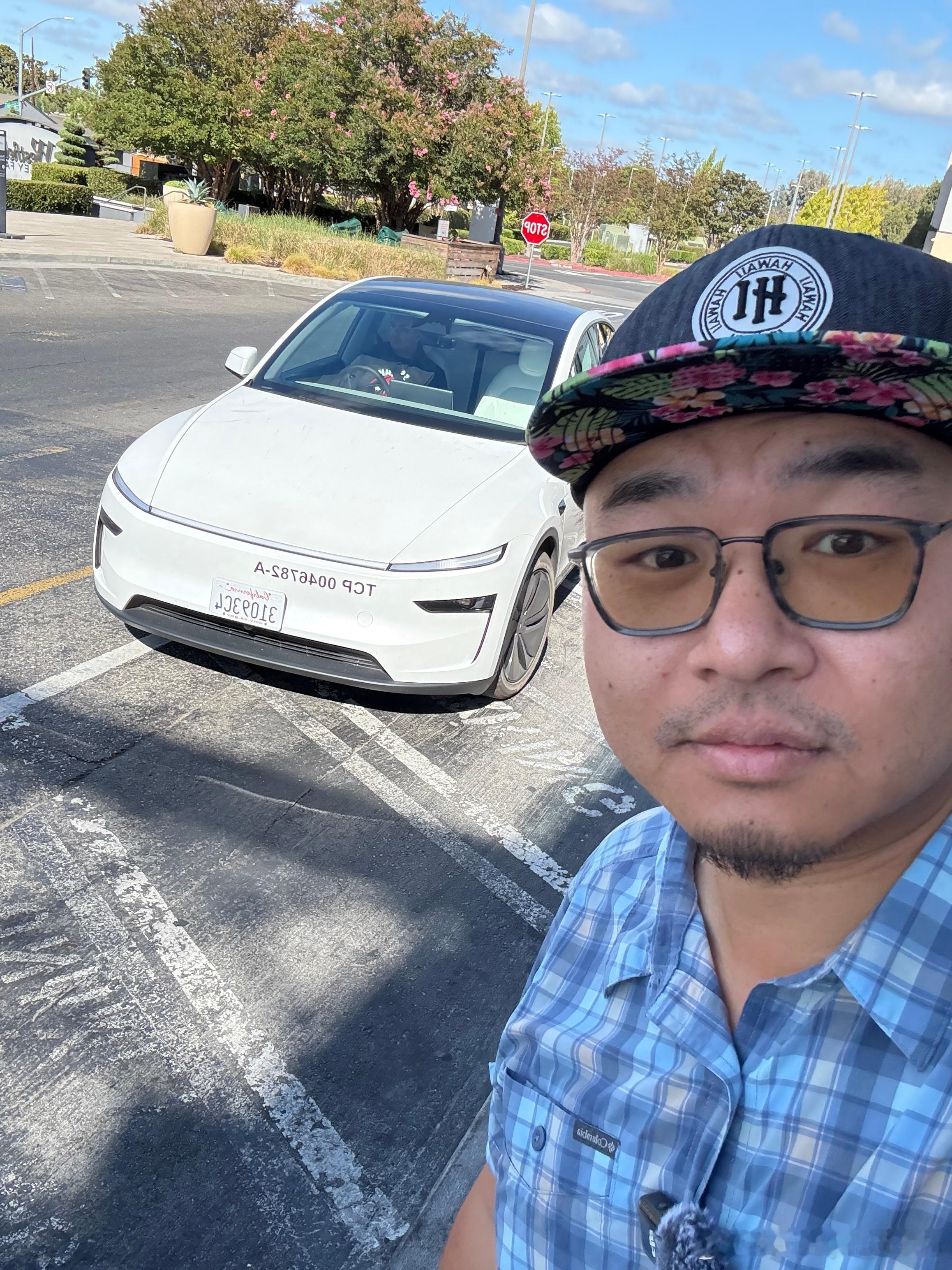 第一次感受特斯拉无人驾驶出租车 ​​​