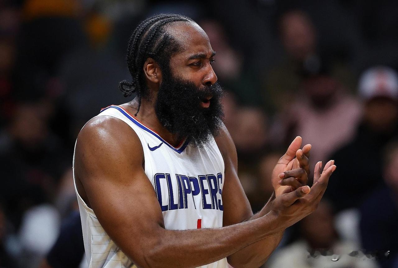 登哥这次是真不打了！
上场快船对阵灰熊的比赛前，哈登的状态一直显示的是出战成疑（