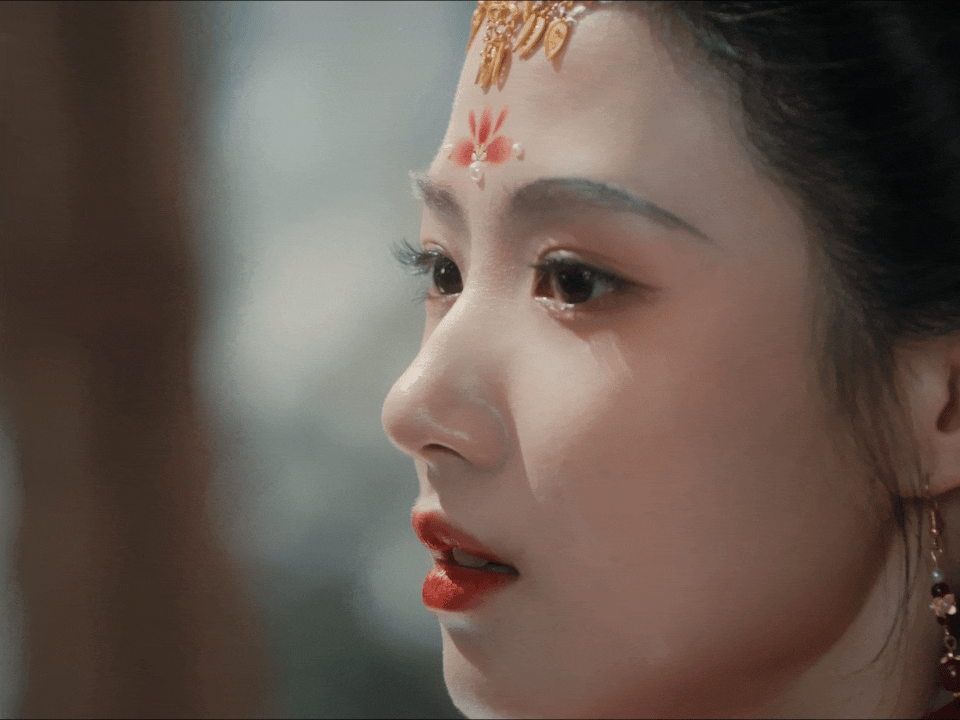 卢昱晓美人一大跳  一袭穿搭雅致又亮眼，卢昱晓气质温婉动人，清新美貌让人眼前一亮
