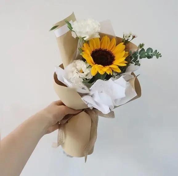 为什么教师反感自己的节日？
教师节本义是倡导尊师重教，近年来已彻底失去了它唤醒社
