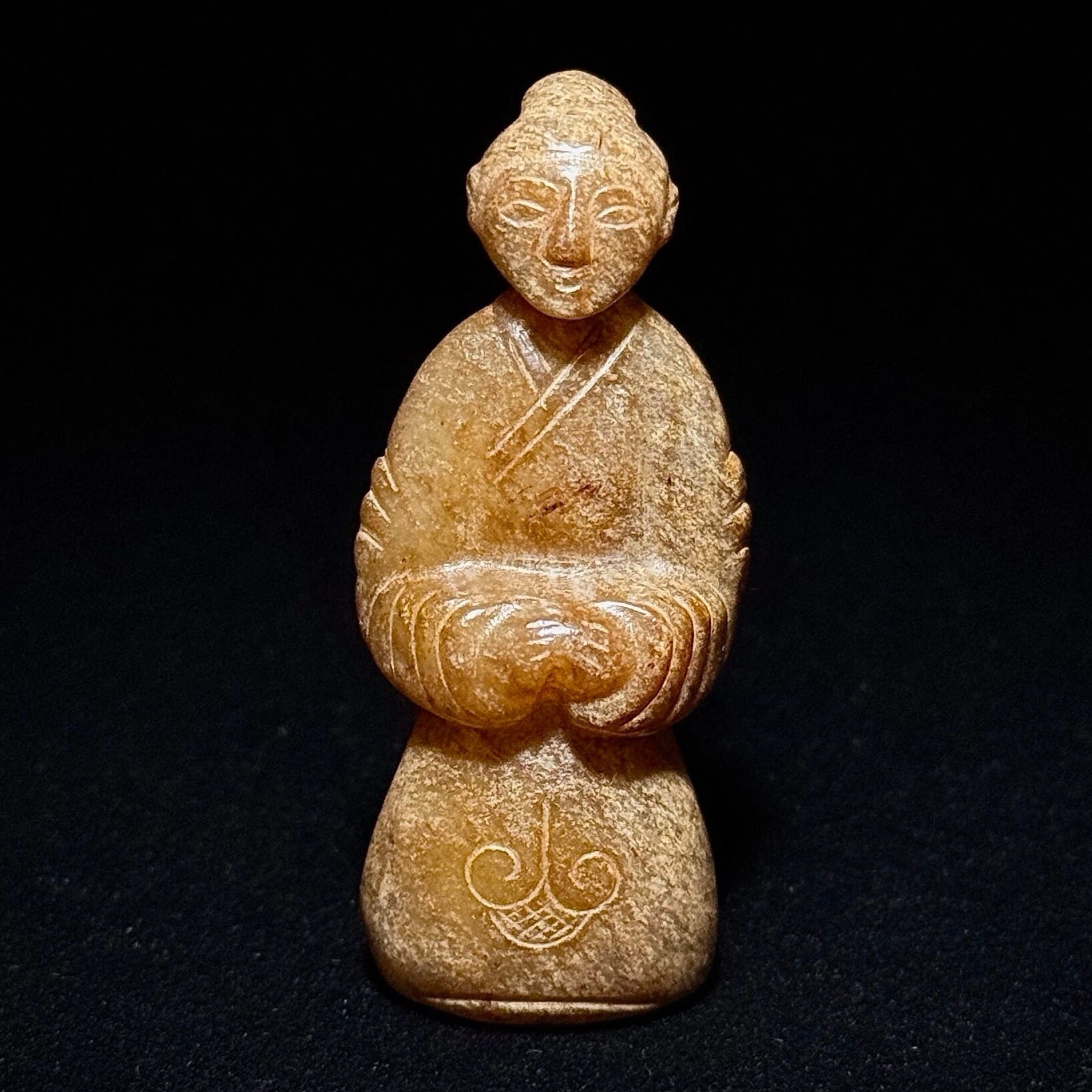 古玉杂谈 汉代婆娘，看着苗条健康，尤其发形，摆在现在也算前卫的…… 上海