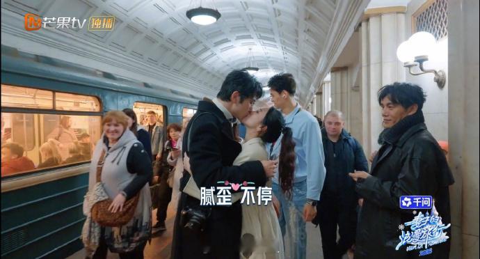 孙杨看金莎孙丞潇亲亲的反应 这不就是我追剧嗑糖的真实模样吗！沉浸式围观别人谈恋爱