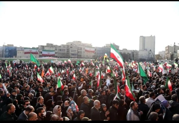 为啥还不给伊朗民众发枪？
     在对伊朗的一阵阵狂轰滥炸之后，美国总统特朗普