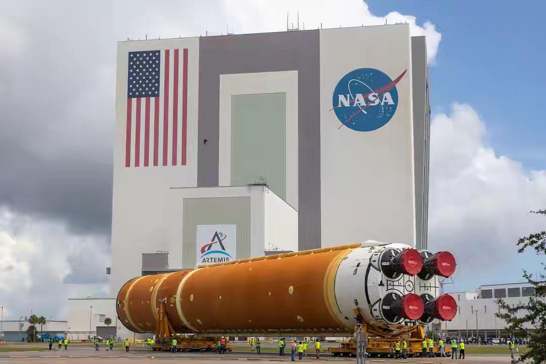 时隔54年！美国载人深空飞行再启

10月24日，美国航天局代理局长肖恩·达菲通