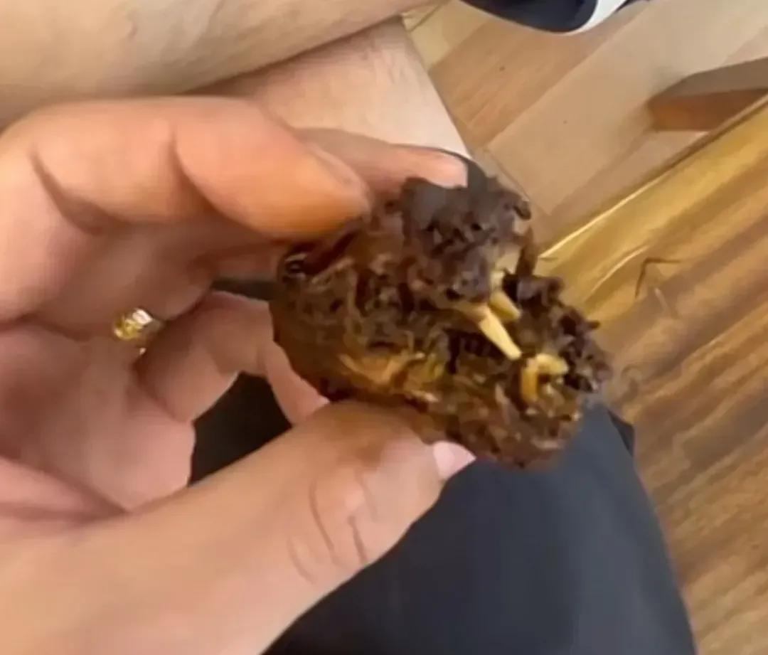 鸭脖因切口不同，有时候看起来是像老鼠牙，网络十几年来，绝大多数人事最终会反转，加