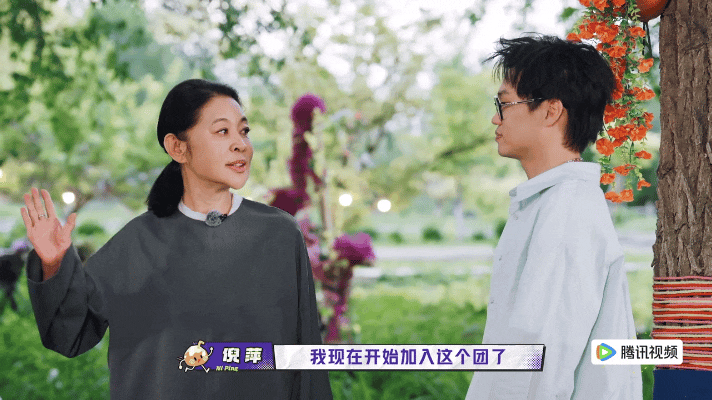 倪萍要加入top倪萍为了top给李飞打电话一路向海的少年倪萍老师到了之后看着to