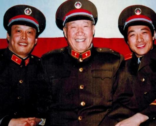 珍宝岛反击战期间，沈阳军区司令员陈锡联给前线将军肖全夫打来电话，命令他开火，肖全