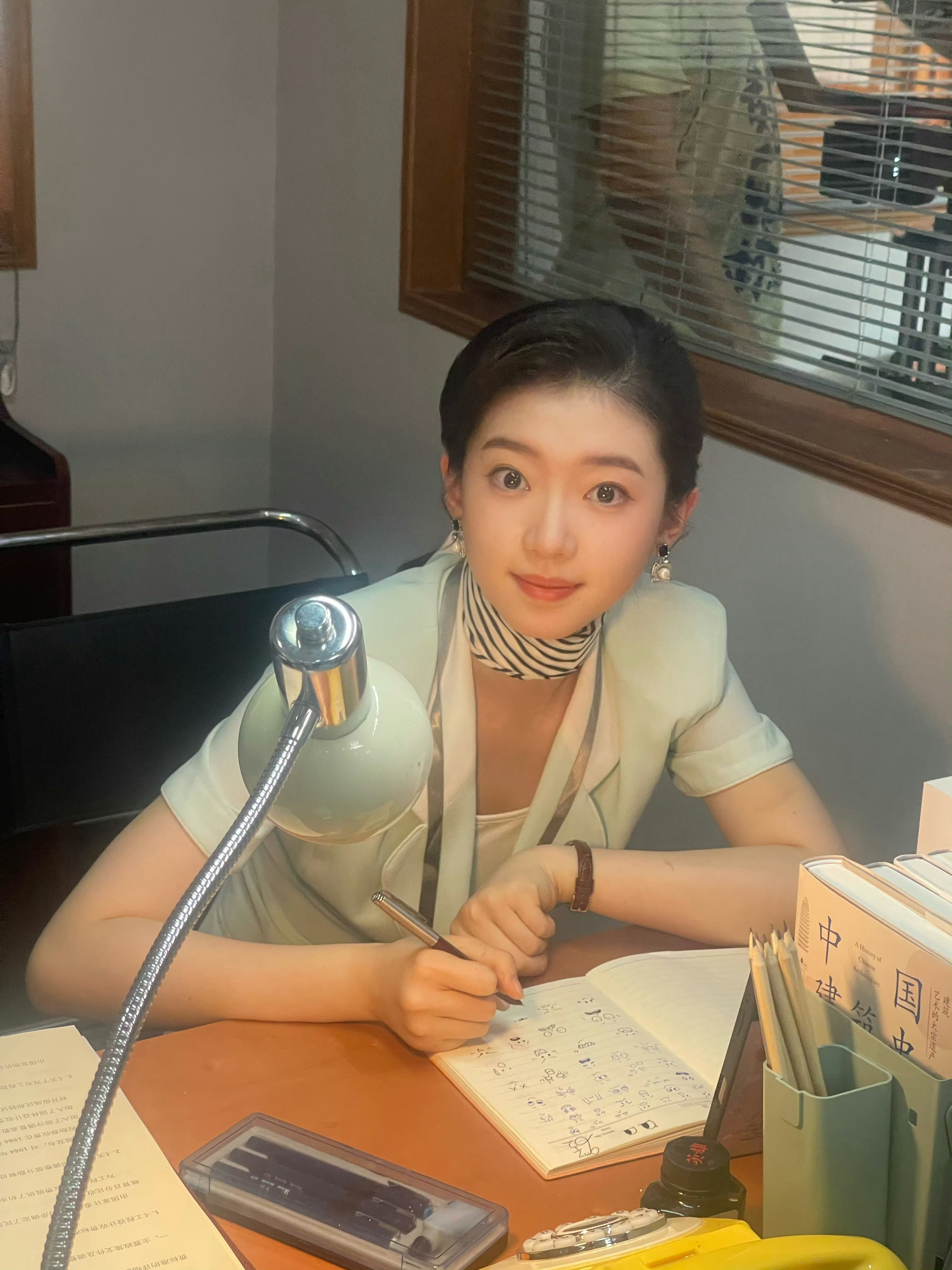 我靠原来我的鸵鸟先生里的郑巧巧是你好1983里的尤丽 我就说好眼熟 
