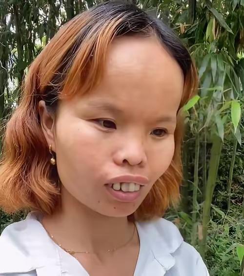 这位美女身高1，5米，身材苗条长相倩丽。她要征婚，要求男方身高1，8米左右，长相