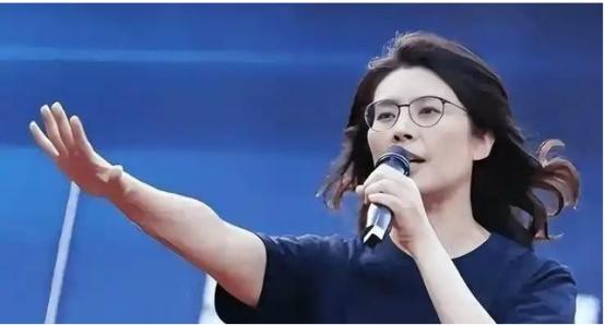 四问郑丽文：一问：郑成功收复台湾时，征求台湾当地人的意见了吗？二问：康熙收复台湾