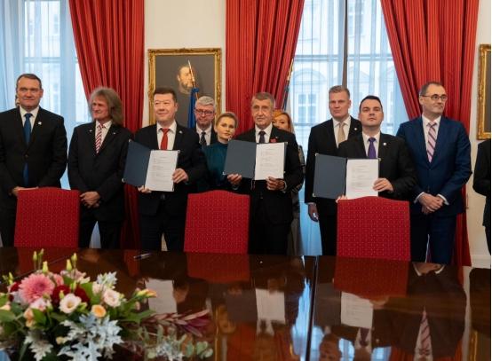 乌克兰战败的后果提前出现。反乌克兰的右翼政党在捷克共和国大选中获胜，不是一个，是