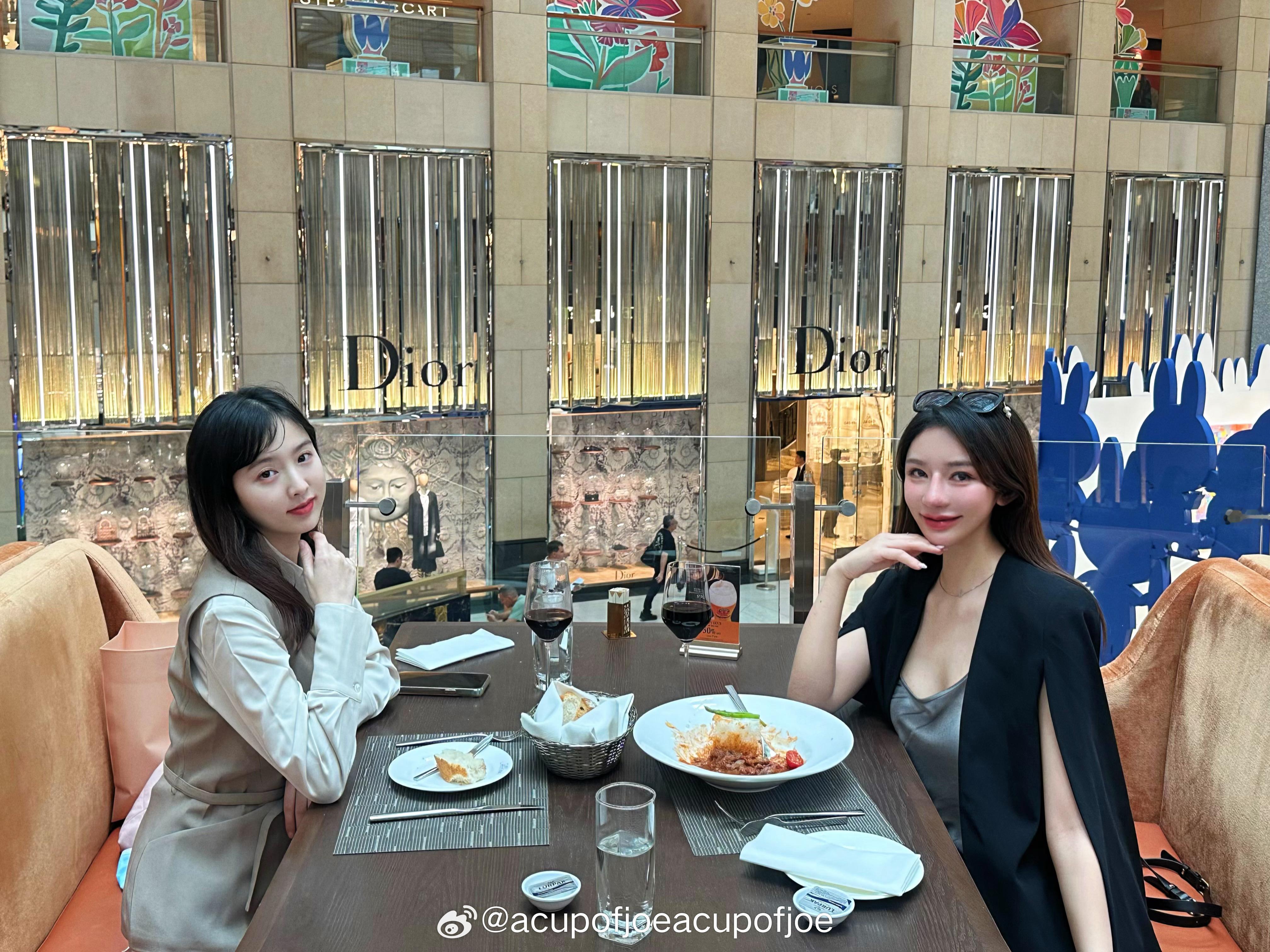 近十年的友谊还是你的伴娘如今在一起共事 工作日也能见到彼此多么奇妙神奇的缘分💓