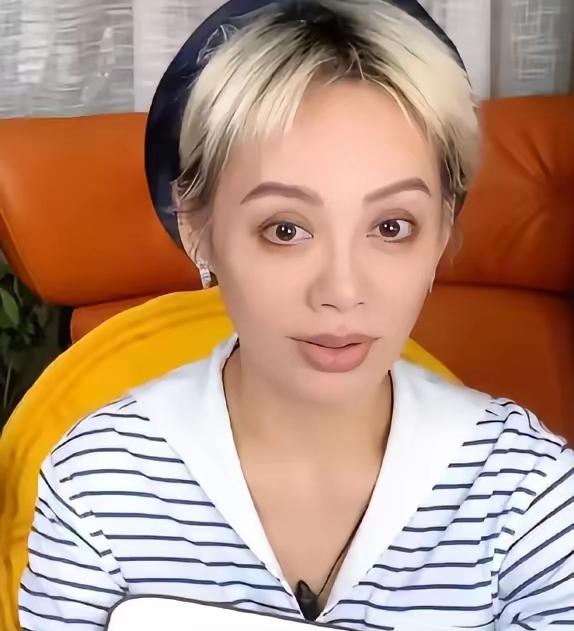 宁静，太敢说了！
9月2日，宁静在直播中再次谈起《花少2》中杨洋走丢的事情，她坦
