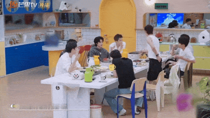 高瀚宇连录三期好6哭了原来高瀚宇连录三期好六时偷偷担心"节目不要我了"还好有何老