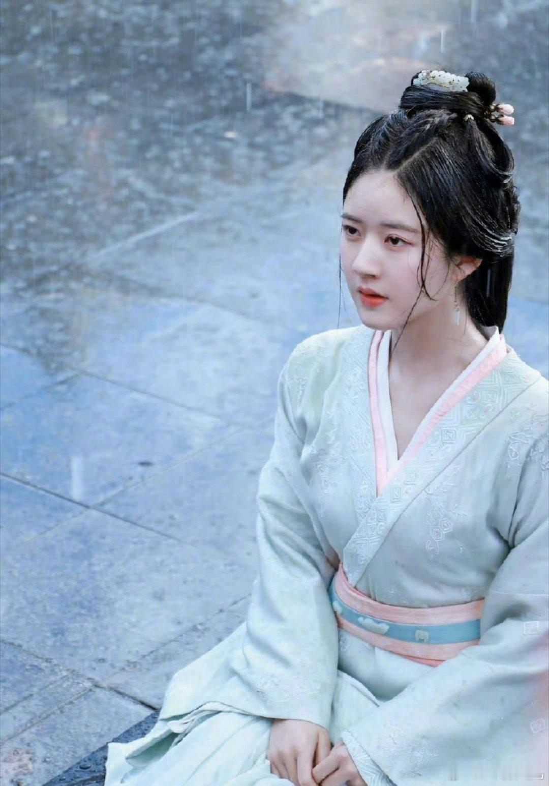 赵露思的《要多美丽有多美丽》的剧本还没打磨完，这个项目暂时开不了机，网传她是因为