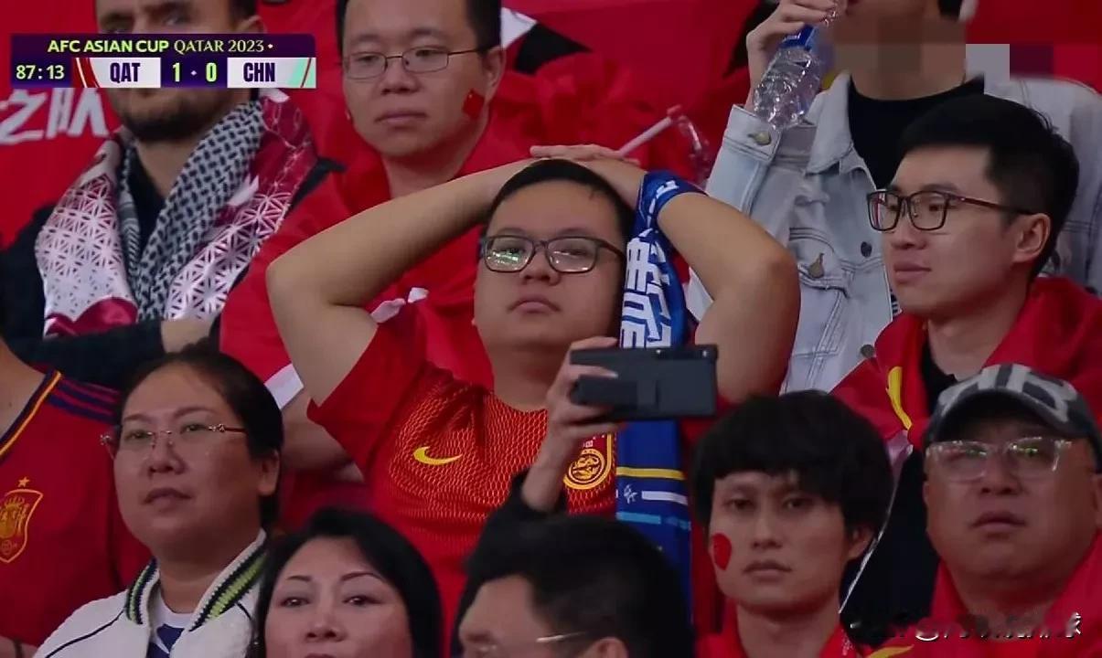 国足0：1不敌卡塔尔，最终两平一负0进球1丢球积2分位居小组第三，能否出线还要等