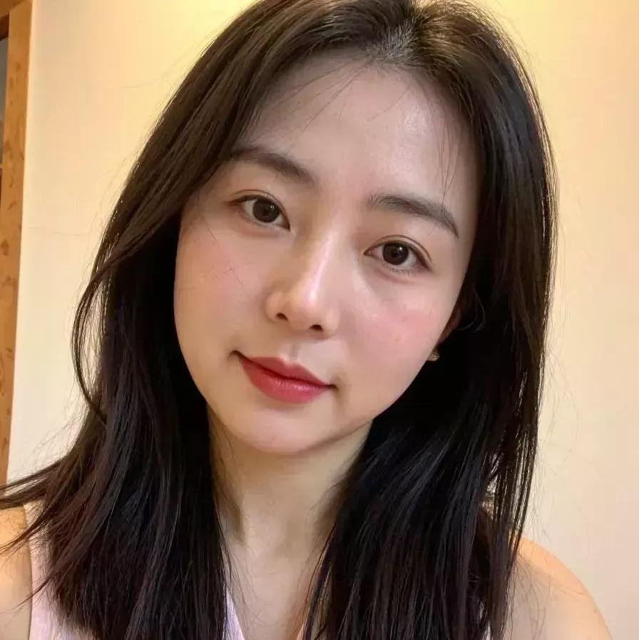 甜美少女，温柔微笑，元气满满的一天！少女感笑容 少女感微笑女孩 少女的笑容 美少