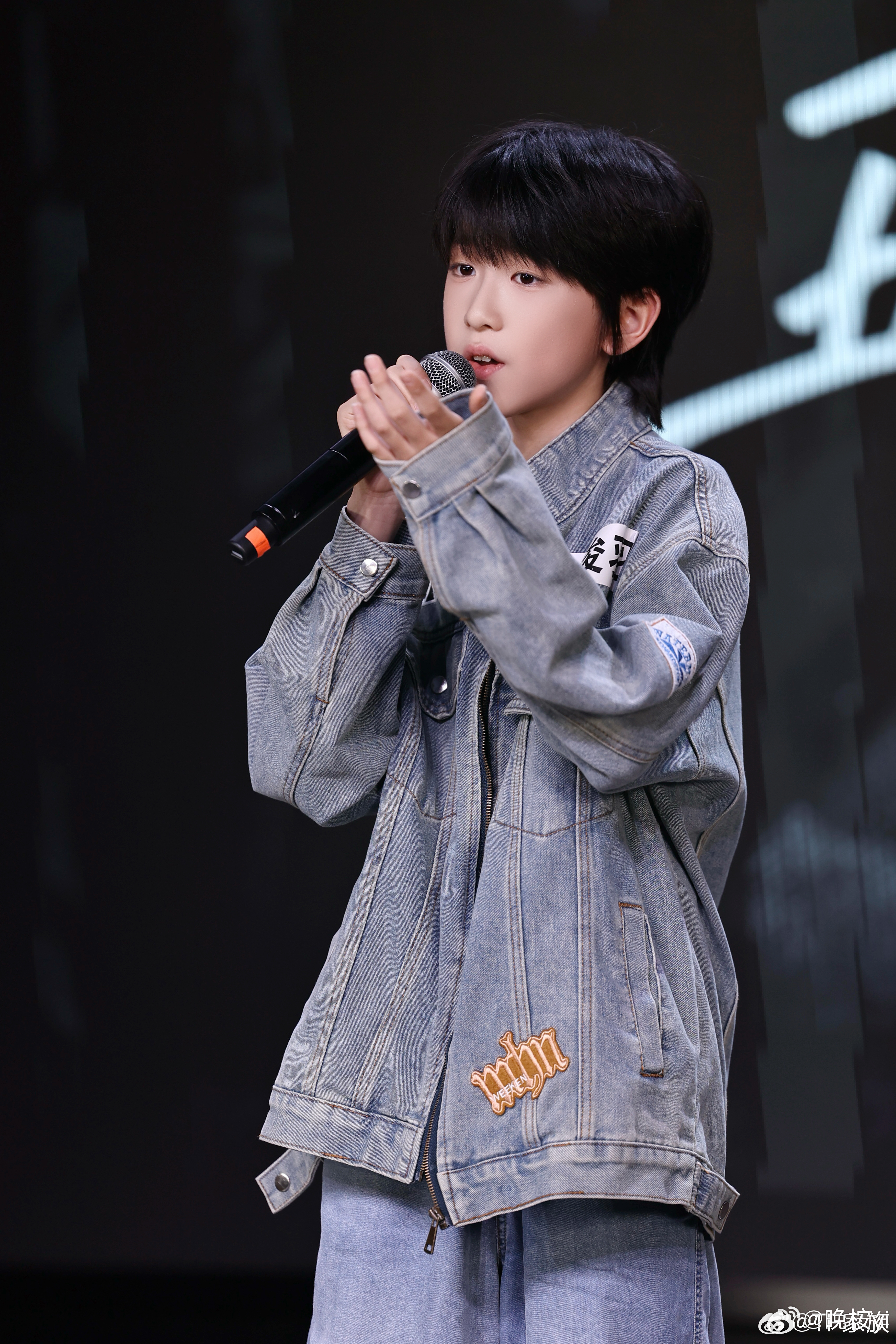 赵俊羽🧡赵俊羽 俊采星驰 羽翼渐丰 “我和你一起吹风欣赏着我们独有的落日”𝓘