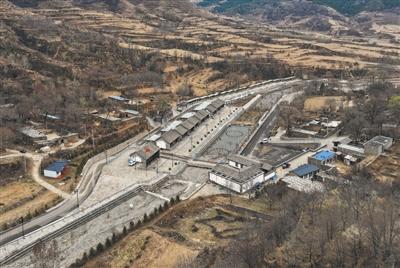 在山西忻州原平市，有一个当地群众都知道的生态旅游开发项目。2021年，当地在缺乏