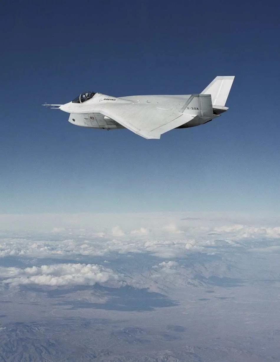 X-32其实也算是一架合格的战机，如果只是执行垂直起降作战任务的话，它会是AV-