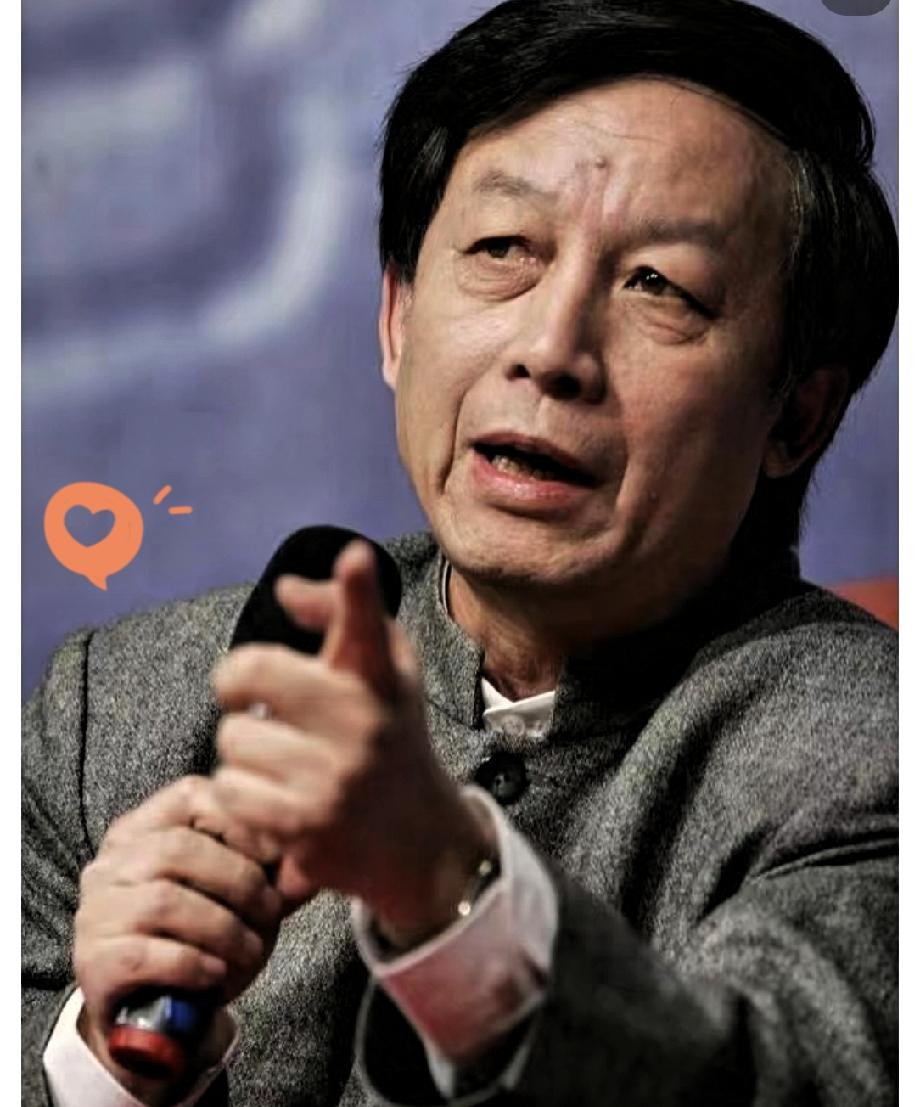 近日易中天的社交平台因争议言论关闭评论，再度引发网友热议。

其此前的相关言论曾