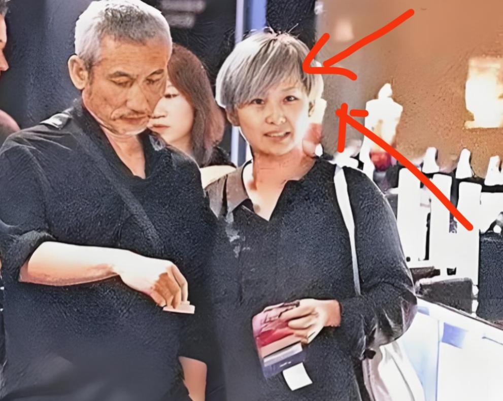 我问我爸，从男性的角度出发
如果选老婆的话，施南生和乐乐你选谁？
我爸的回答让我