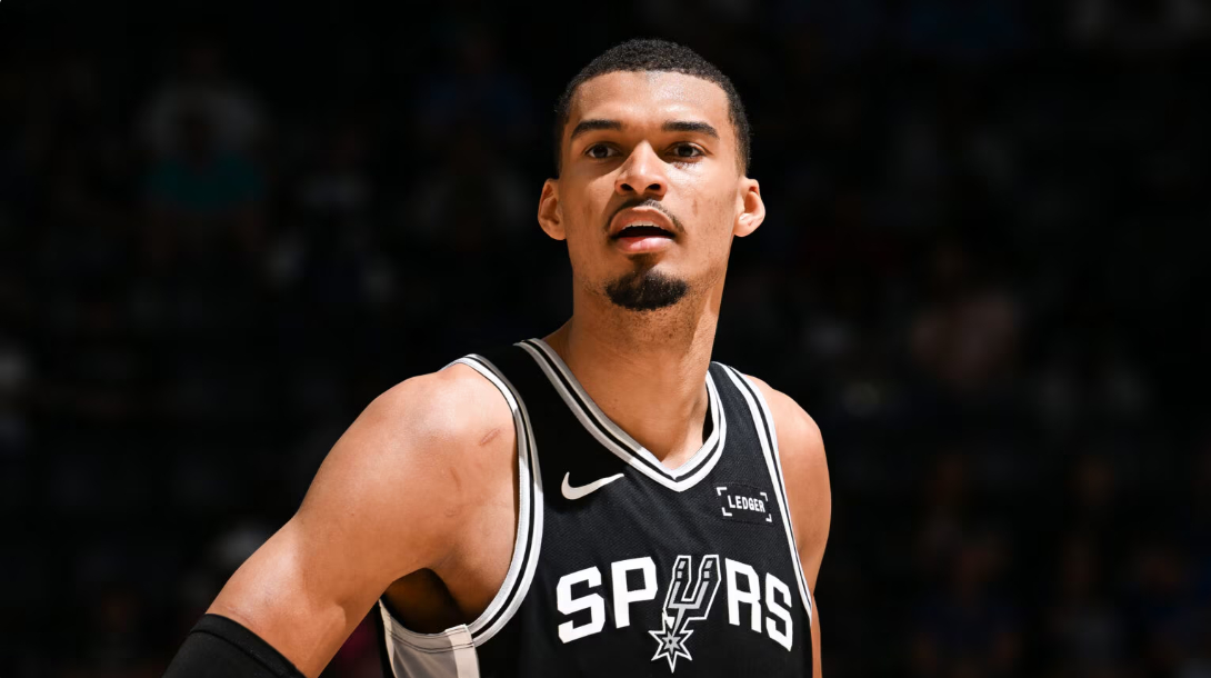 NBA官网最新一期MVP榜单，文班升到第一位，官网给出的评语如下：（Shaun 