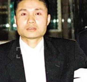 2001年5月20日清晨，当法警手持警绳出现在监舍门口时，张君刚刚吃完一盒方便面