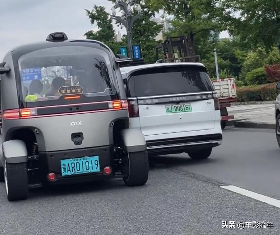 惊魂！贵阳无人小巴被撞后车门堵死，乘客困在车内出不来
 
当无人驾驶从“科幻”走