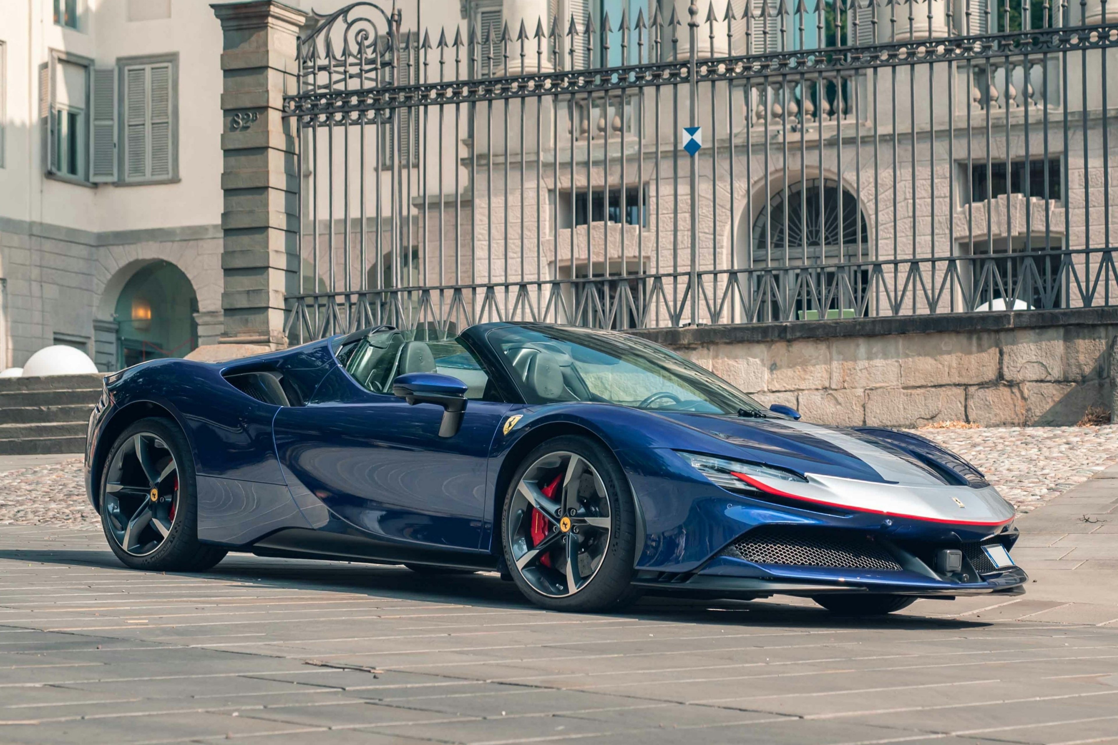 2021 Ferrari SF90 Spider-Assetto Fiorano