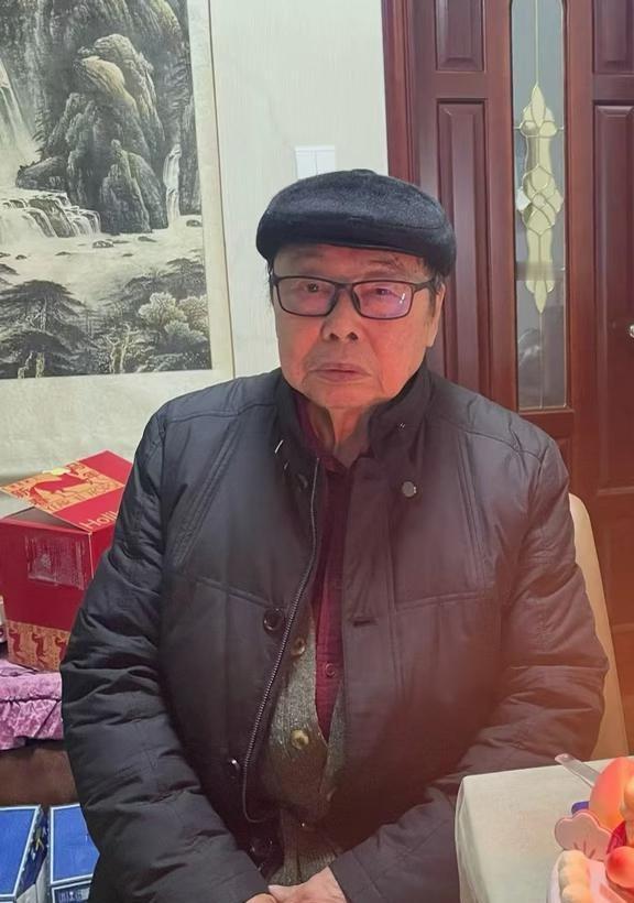 别划走了帮帮爷爷回家
声明一下是帮忙转发的
沈阳的朋友们帮忙留意一下，朋友家里爷