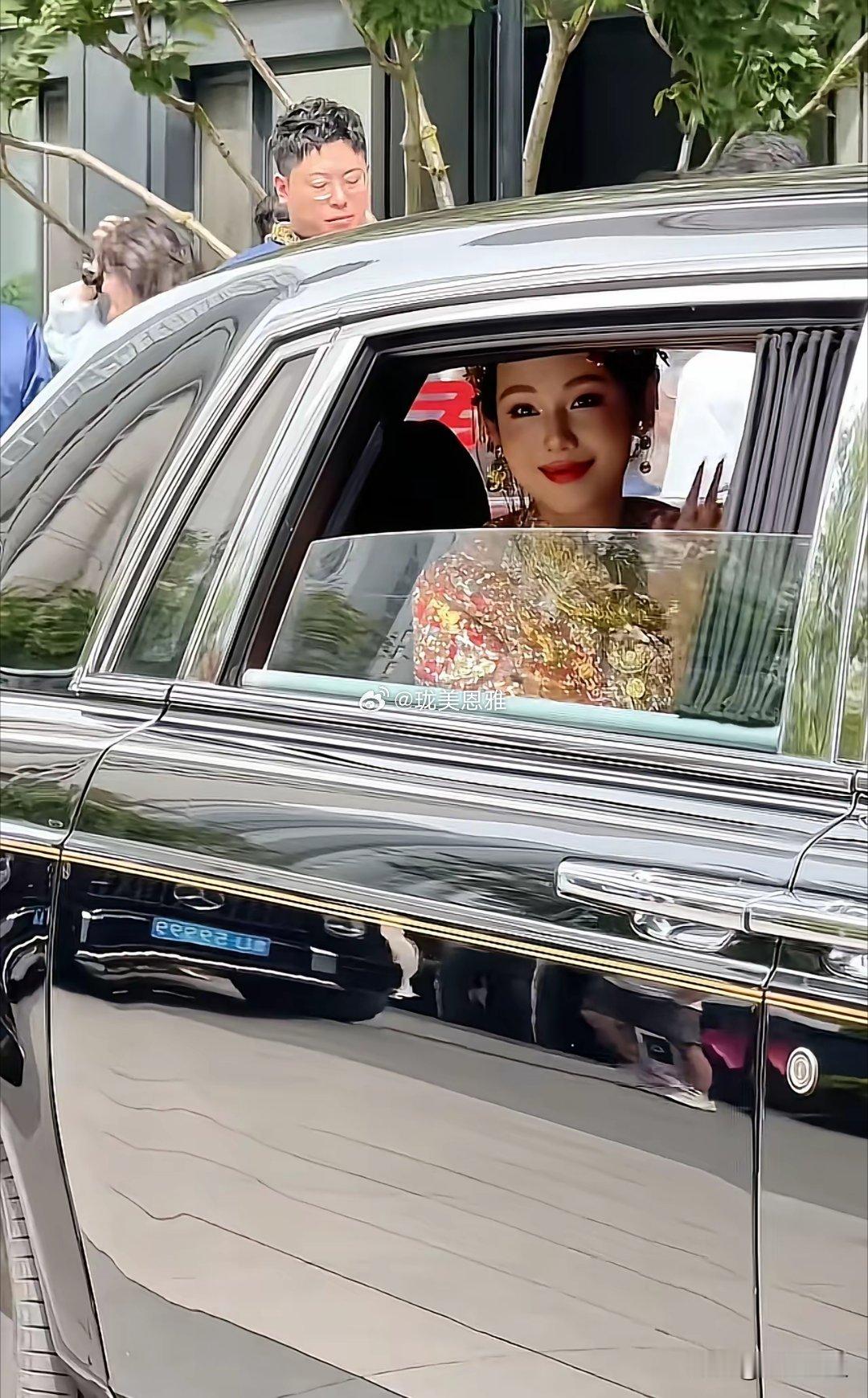 车里的新娘子 